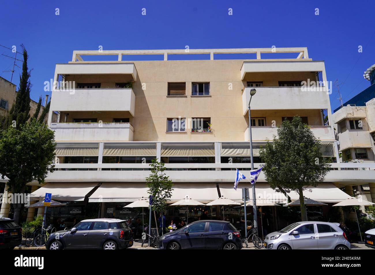 Leon Pines House en 81 Yehuda ha-Levi Street, Bauhaus Architecture, diseñado por I Rappaport en 1935 en Tel Aviv White City. La Ciudad Blanca se refiere a a. Foto de stock