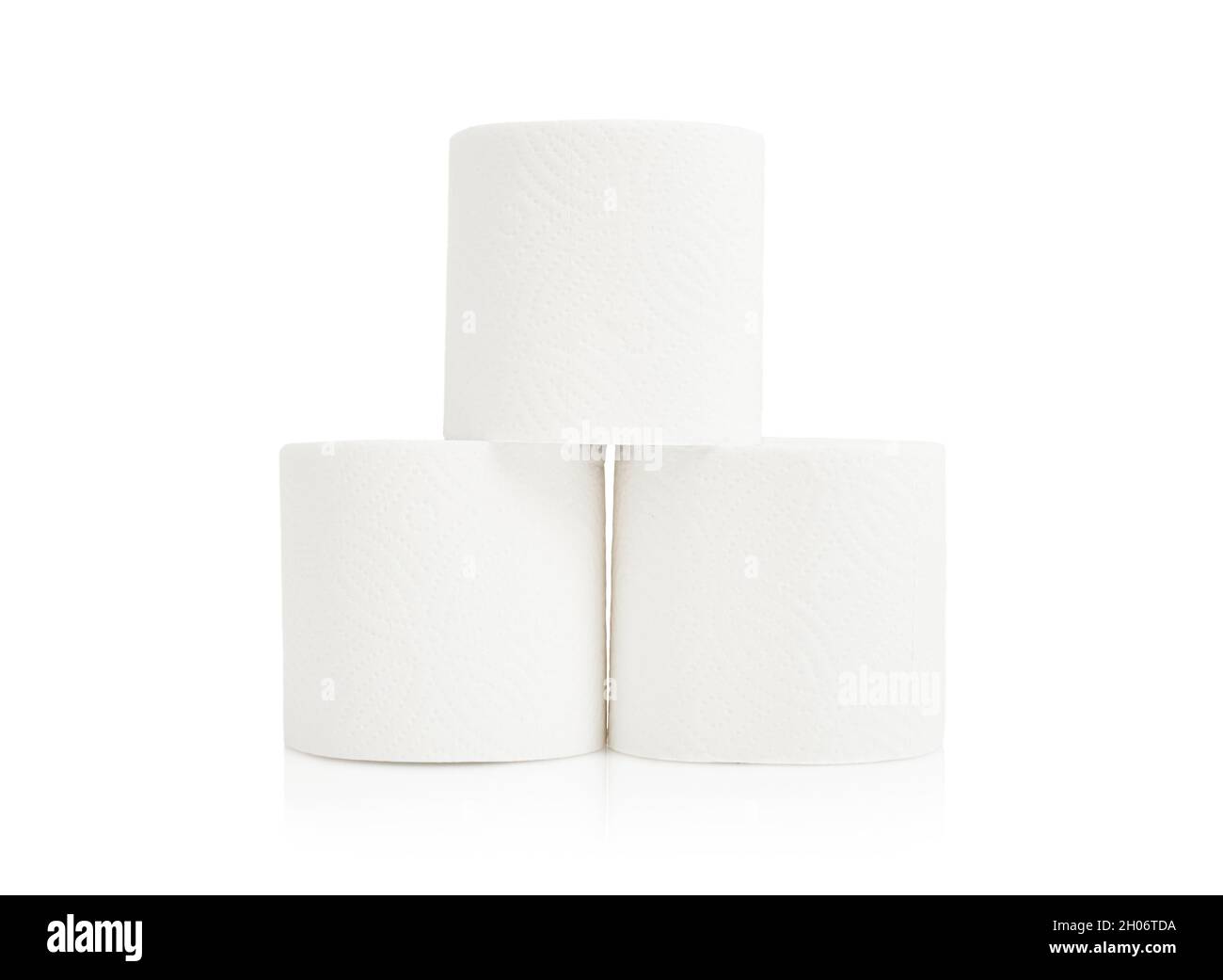 Papel higiénico blanco liso, sobre fondo blanco aislado Foto de stock