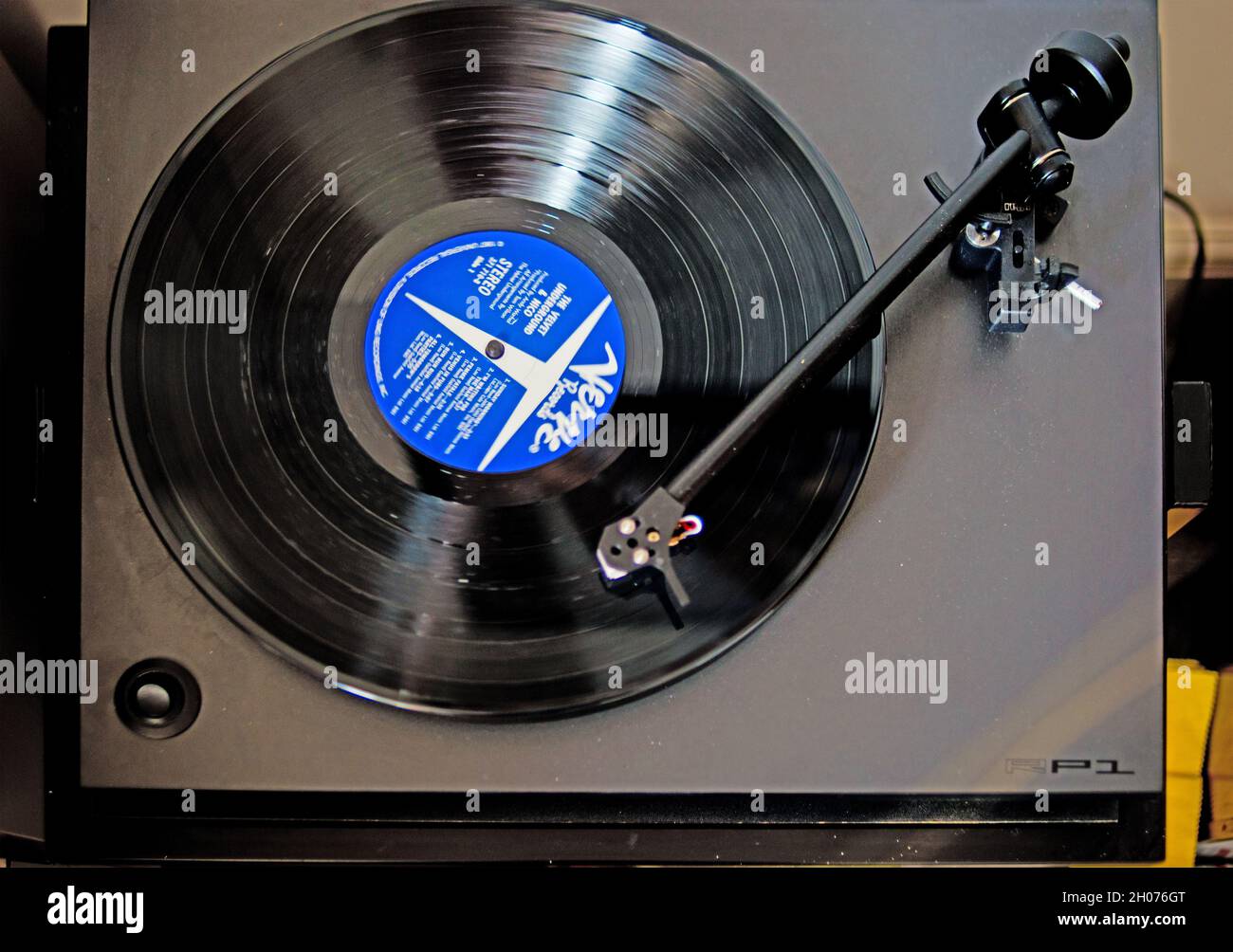 Dirigir sensor maduro Plato giratorio para discos de vinilo Fotografía de stock - Alamy