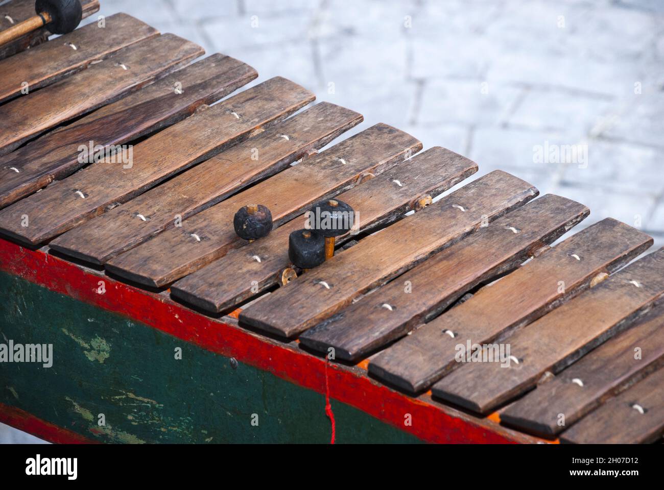 Instrumento nacional de Guatemala hecho con madera de Hormigo el teclado  marimba Fotografía de stock - Alamy