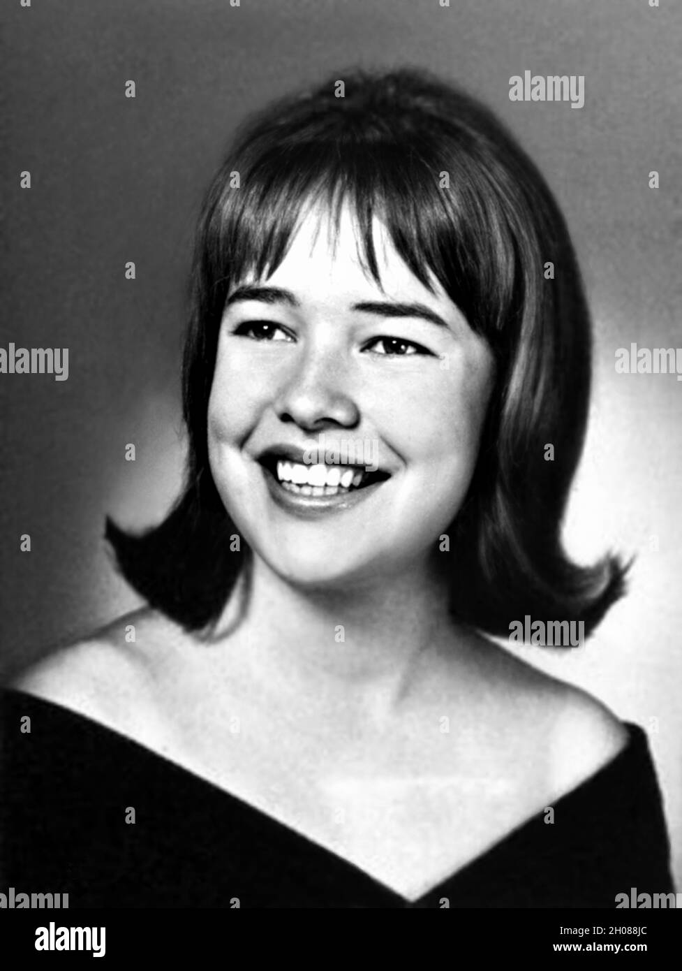 esfuerzo Oscurecer Privilegiado 1965 , EE.UU. : La célebre actriz estadounidense KATHY BATES ( nacida el 28  de junio de 1948 ) cuando era joven , de 17 años, en el Anuario de la  Escuela