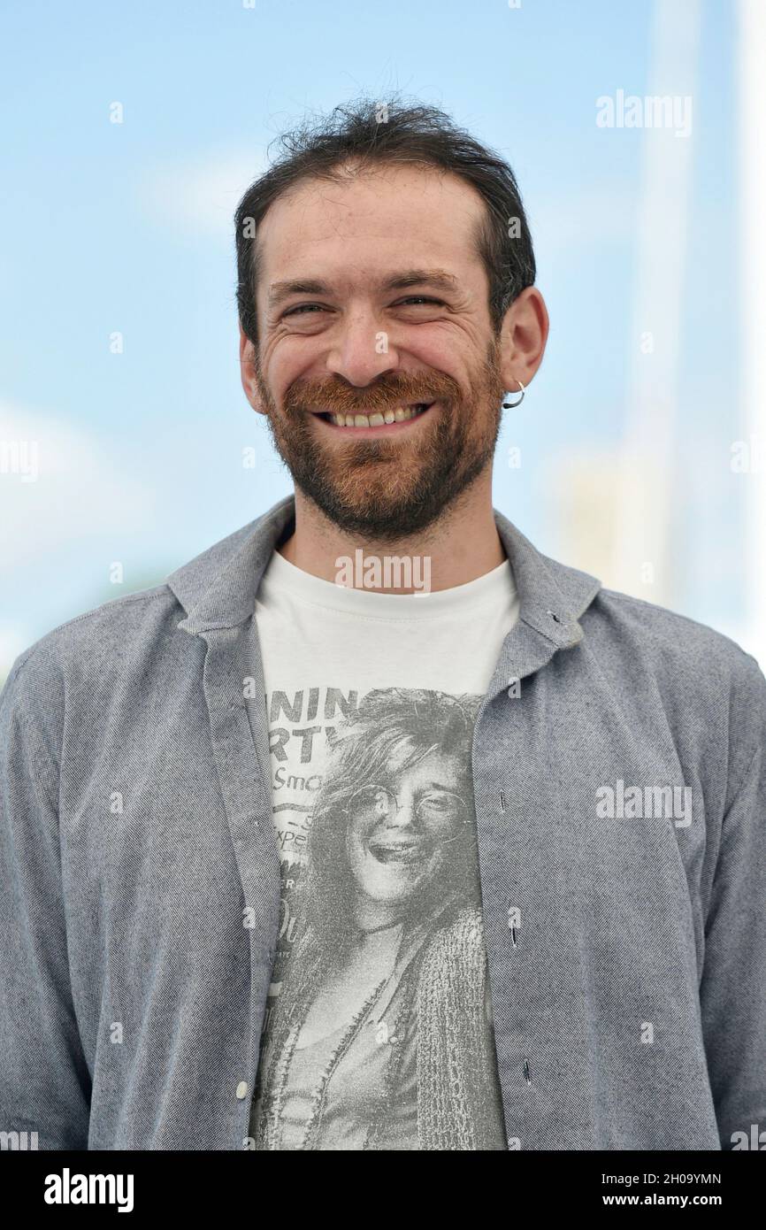 Edición de 74th del Festival de Cannes: La actriz Arieh Worthalter posando durante una fotollamada para la película “Hold Me Tight” (en francés: “serre moi fort”), Foto de stock