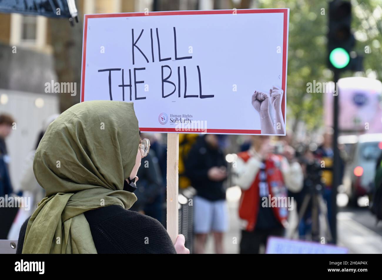 Matar a los manifestantes Bill se congregan contra la legislación gubernamental destinada a reducir las protestas disruptivas, Downing Street, Whitehall, Londres. REINO UNIDO Foto de stock