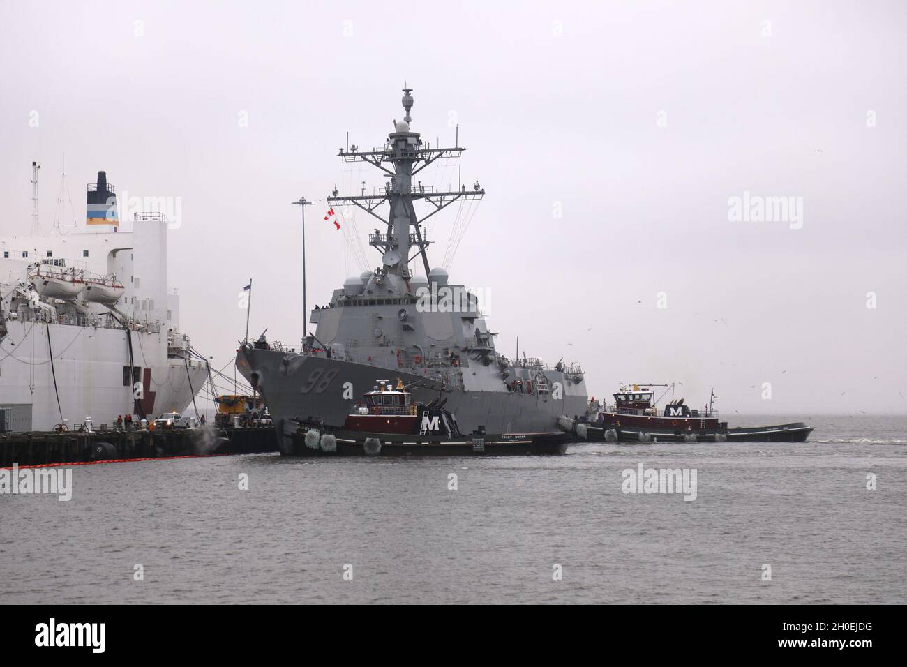 210212NNF6101004 NORFOLK, Va. (Feb 12, 2021) El destructor de