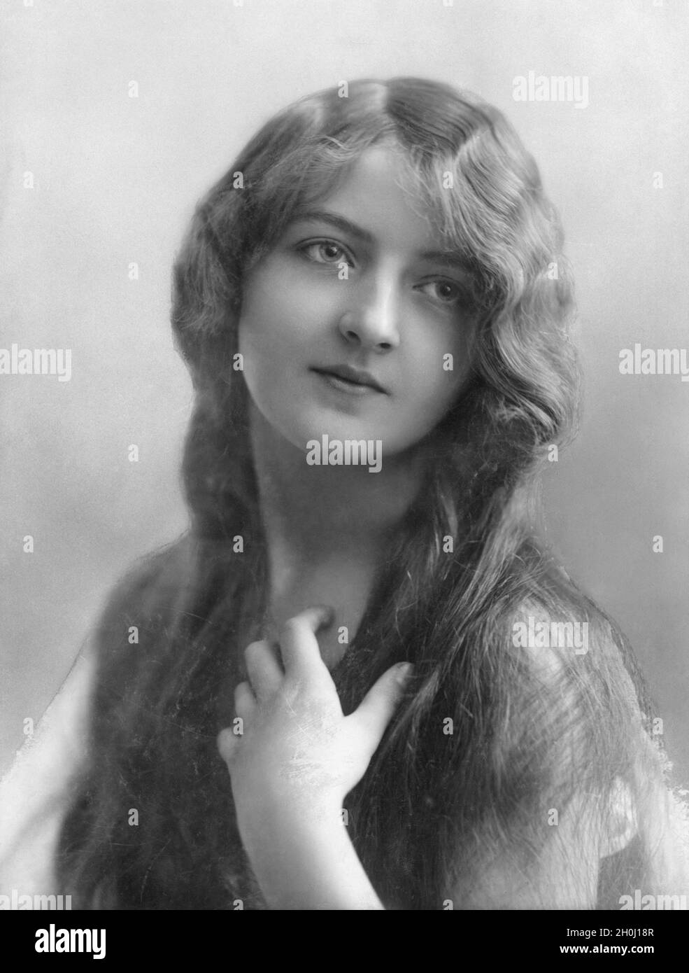 Una mujer joven en 1920. [traducción automática] Foto de stock