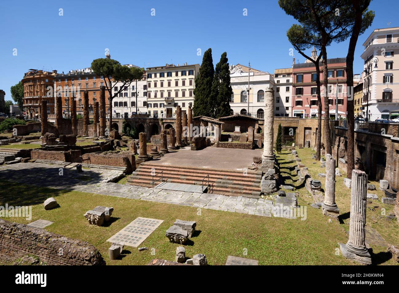 italia, roma, sacra de la zona del largo di torre argentina, templo de juturna (siglo III a. C.) Foto de stock