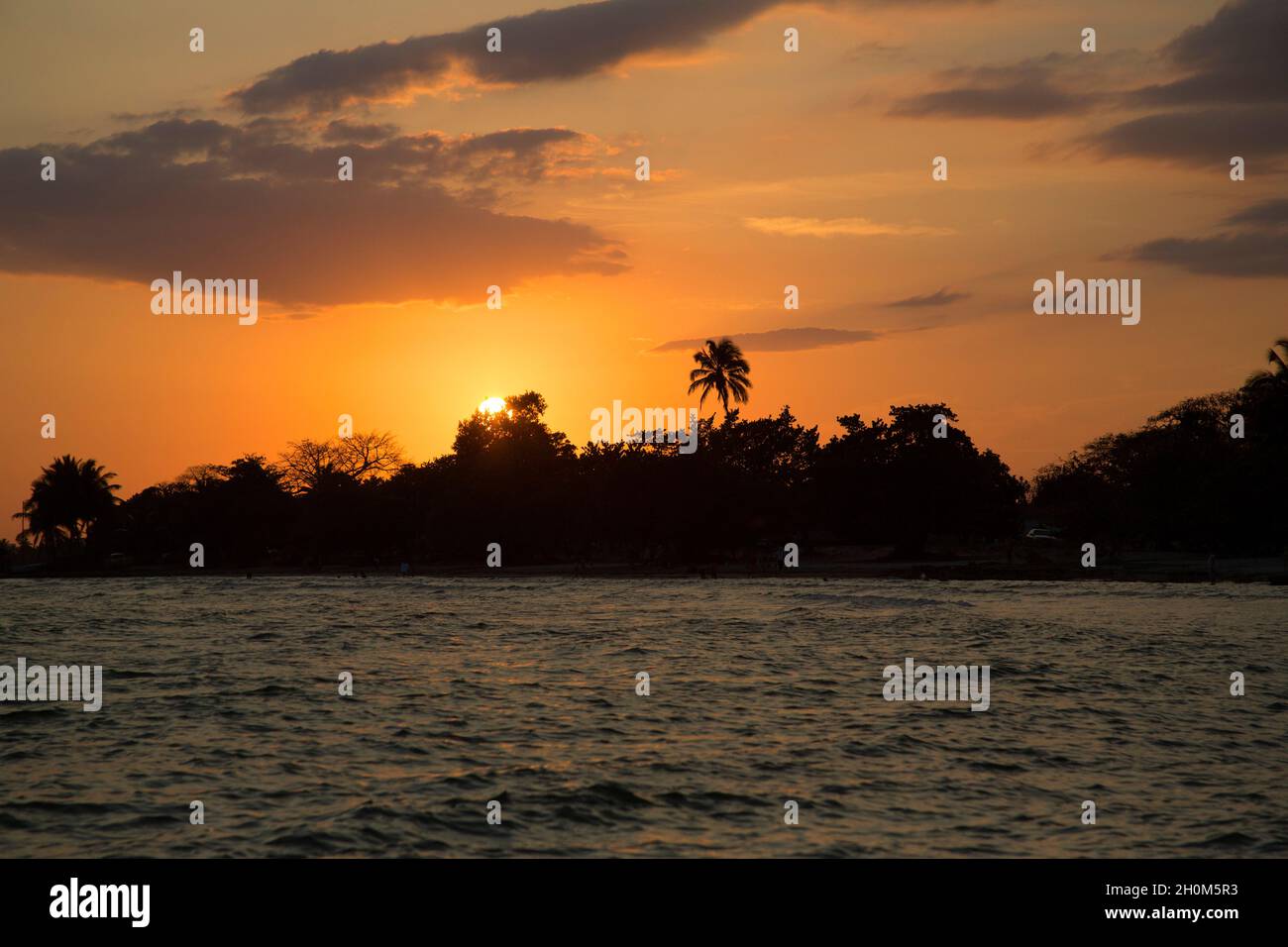 Puesta de sol, Bahía de Cochinos, Playa Larga, Península de Zapata,  Provincia de Matanzas, Cuba Fotografía de stock - Alamy
