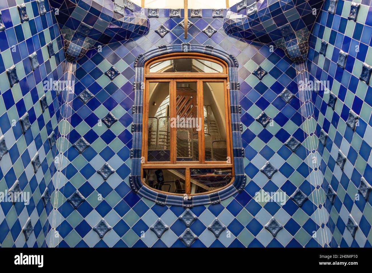 Ventana en Patio de luces Casa Batlló en Barcelona, el edificio, Antoni