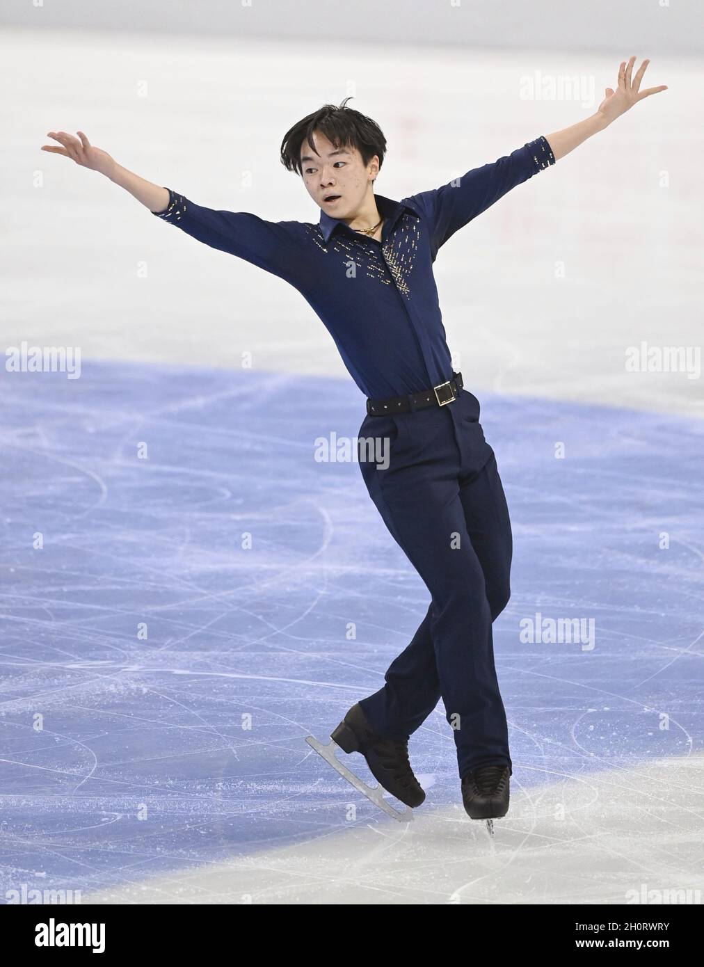 El patinador japonés Yuma Kagiyama actúa durante un evento de prueba para  los Juegos Olímpicos de Invierno de Beijing 2022 en la capital china el 14  de octubre de 2021. (Kyodo)==Fotografía de