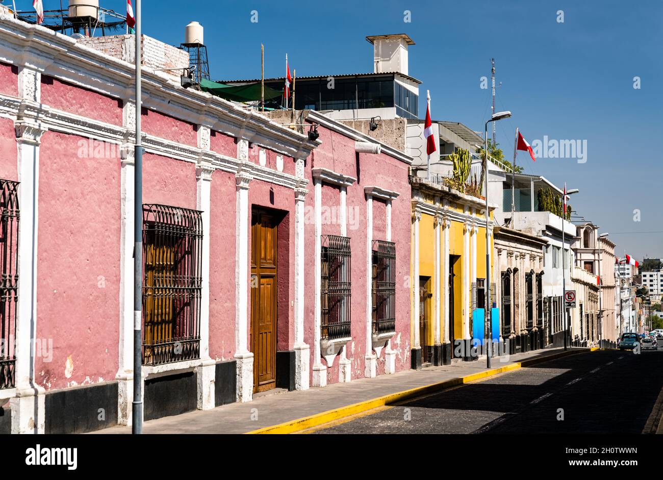 Beautiful blue house in arequipa fotografías e imágenes de alta