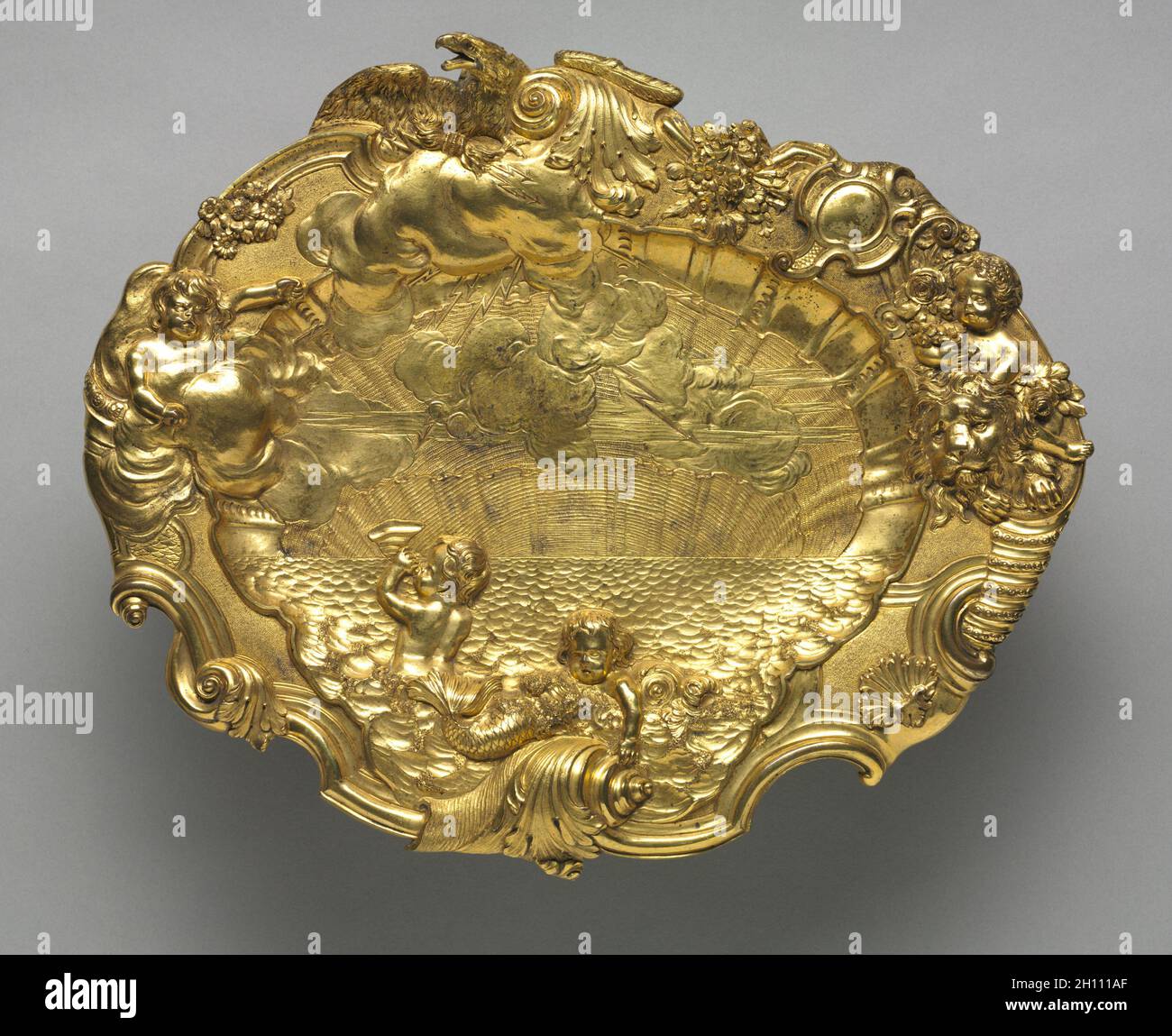 Cuenca, c. 1725-40. Inglaterra o Alemania, siglo XVIII. Bronce Dorado;  total: 31,9 x 38,5 cm (12 9/16 x 15 3/16 pulg Fotografía de stock - Alamy