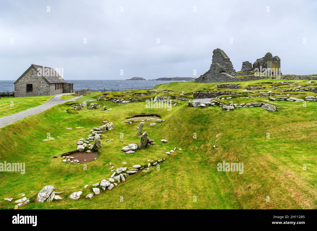 El sitio arqueológico prehistórico de Jarlshof, Sumburgh, Mainland, Shetland, Escocia, REINO UNIDO Foto de stock
