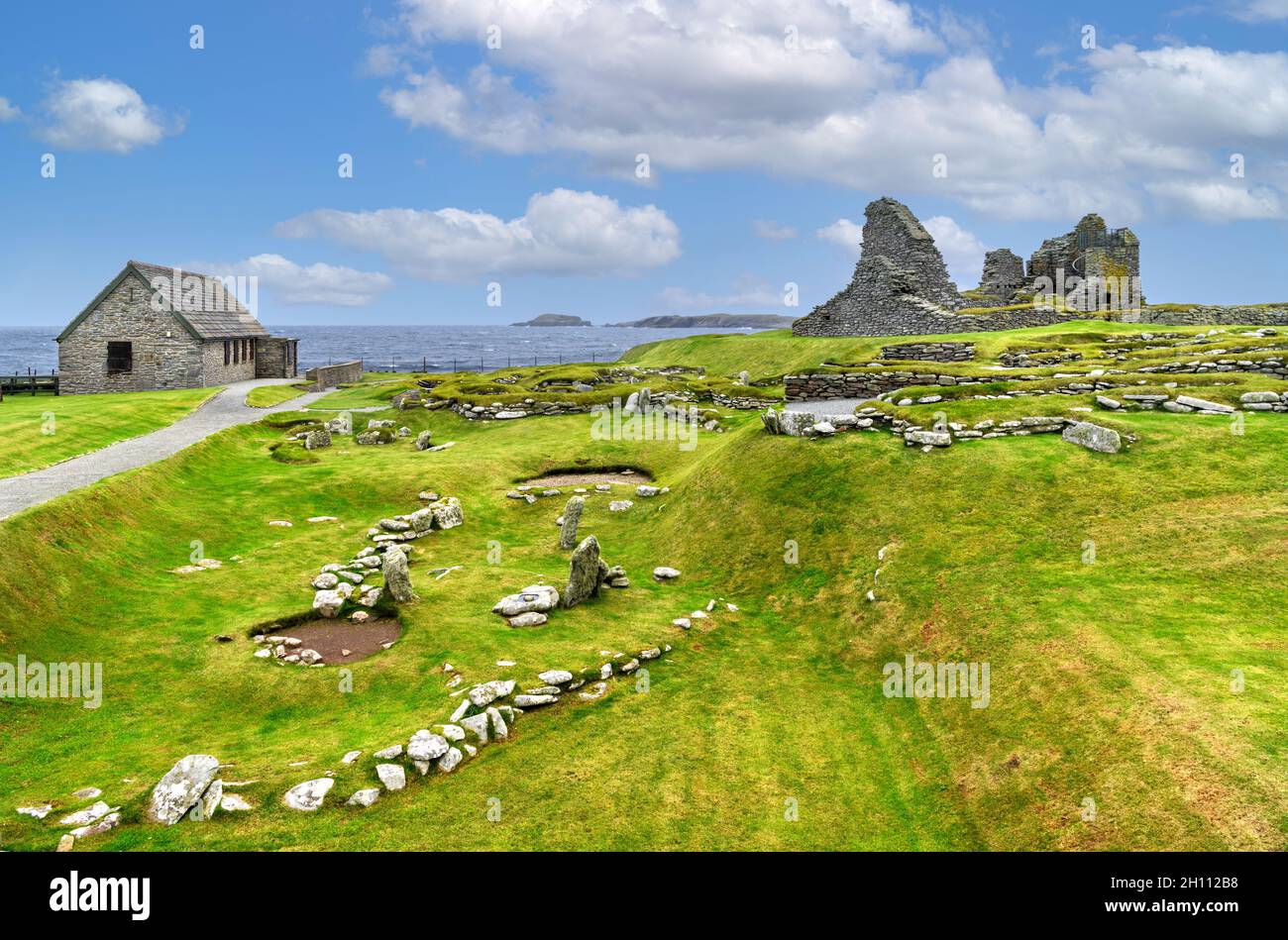 El sitio arqueológico prehistórico de Jarlshof, Sumburgh, Mainland, Shetland, Escocia, REINO UNIDO Foto de stock