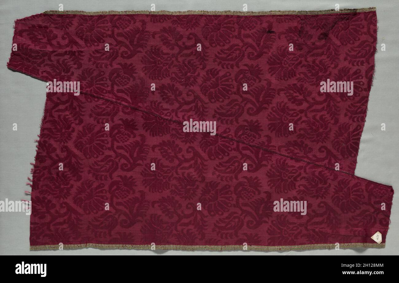 Longitud de seda de damasco, 1600. Italia, siglo XVII. Damasco, seda; media: 92,4 x 57 cm (36 3/8 x 22 7/16). Foto de stock