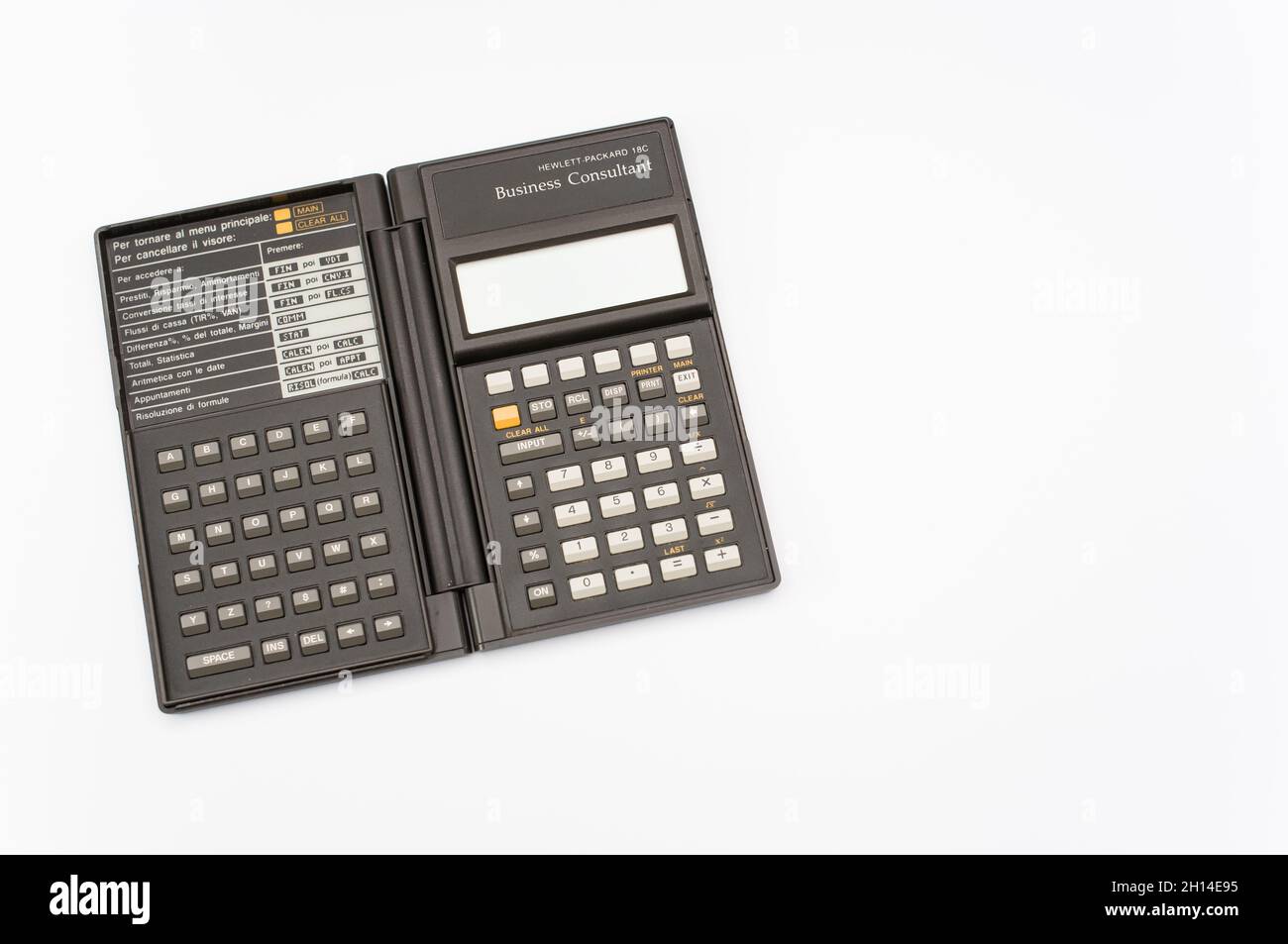 Calculadora financiera de la marca Hewlett Packard aislada sobre un fondo  blanco con espacio de copia Fotografía de stock - Alamy