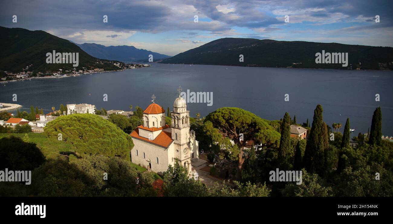 Monasterio ortodoxo Savina en Herceg Novi, Montenegro. Foto de stock