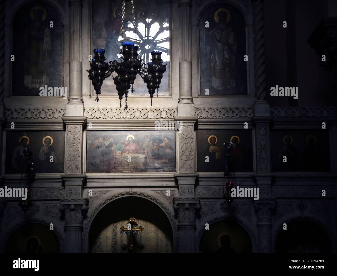 Interior de una iglesia ortodoxa en Herceg Novi, Montenegro. Foto de stock