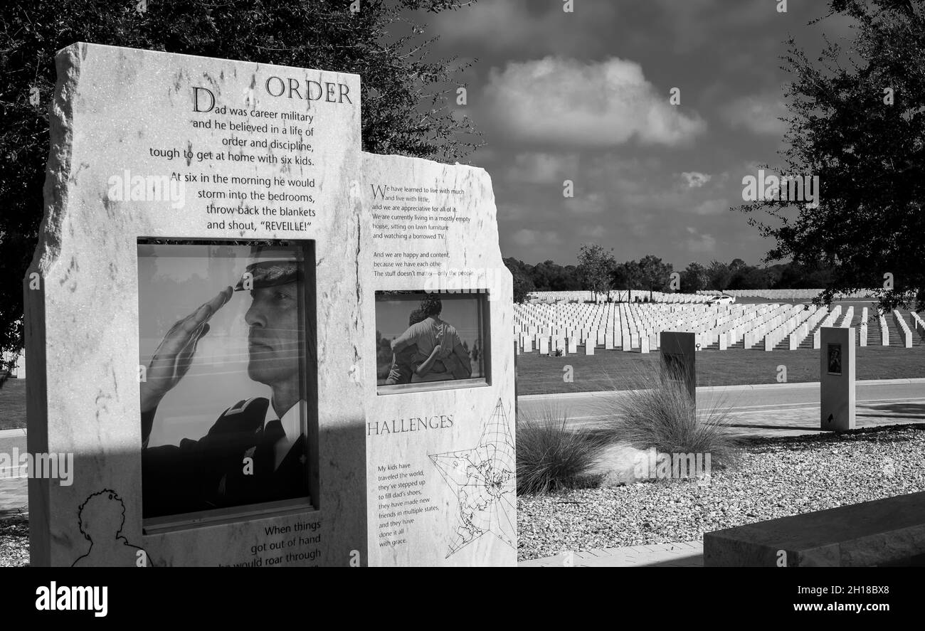 Monumentos en Patriot Plaza en el Cementerio Nacional de Sarasota, Florida, EE.UU Foto de stock