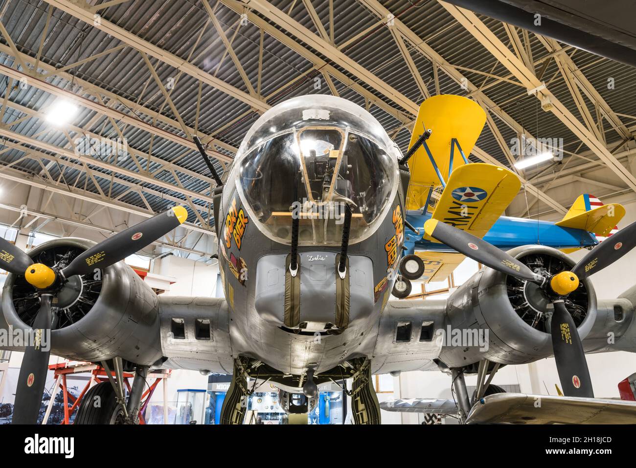 Un bombardero pesado Boeing B-17G Flying Fortress WWII en el Hill Aerospace Museum en Utah. Foto de stock