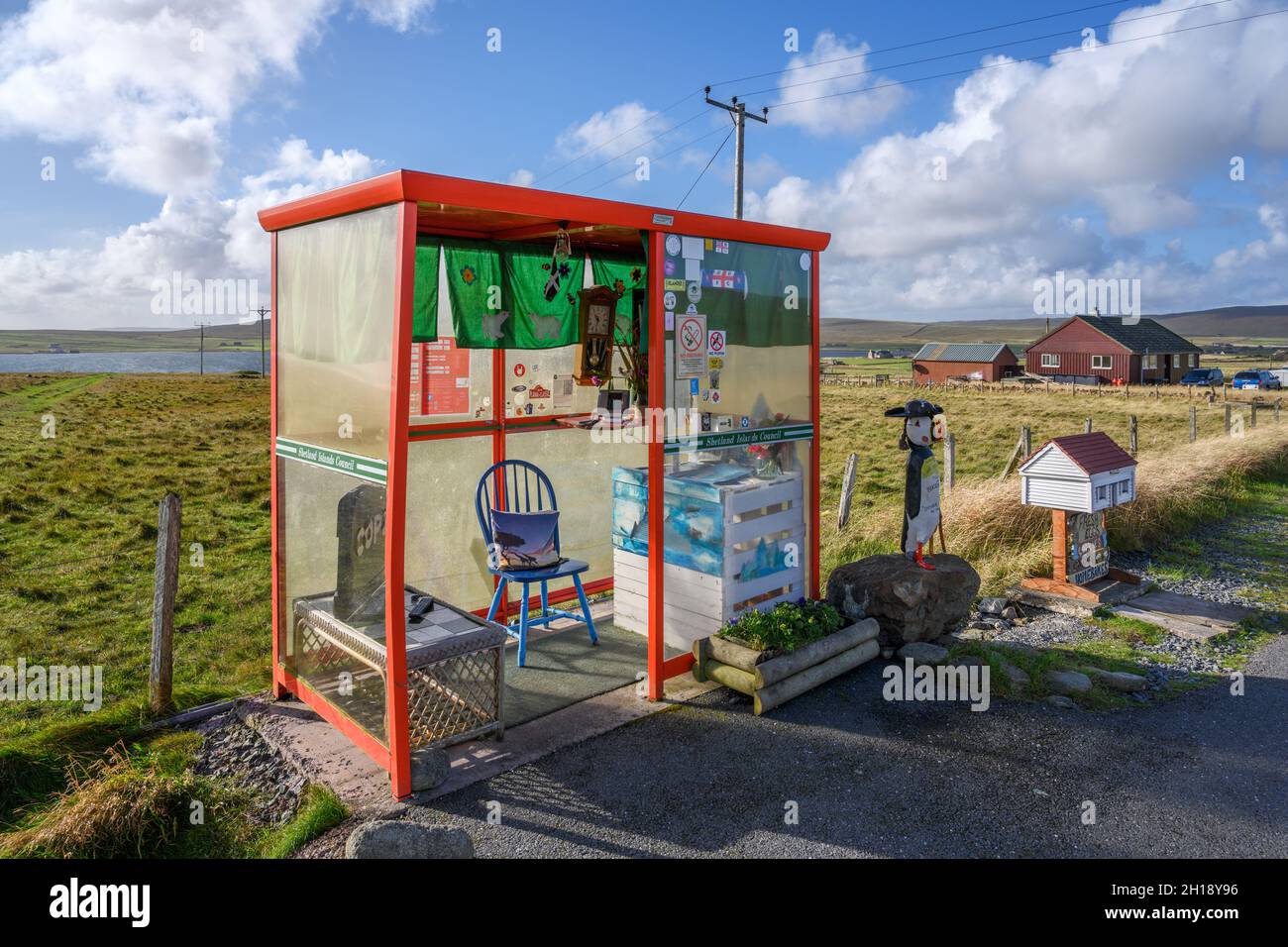 Unst Bus Shelter (Bobby's Bus Shelter), Unst, Shetland, Escocia, Reino Unido Foto de stock
