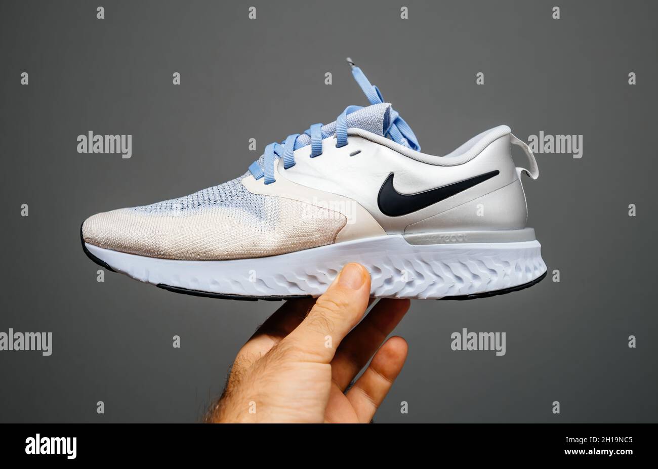 Nuevas zapatillas de running Nike Odyssey React para mujer Fotografía de  stock - Alamy