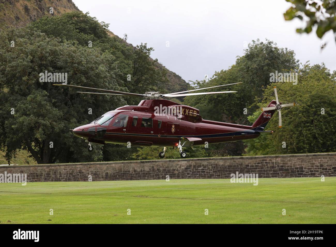 Helicóptero Real HRH que despegar de Holyroodhouse en Edimburgo. Foto de stock