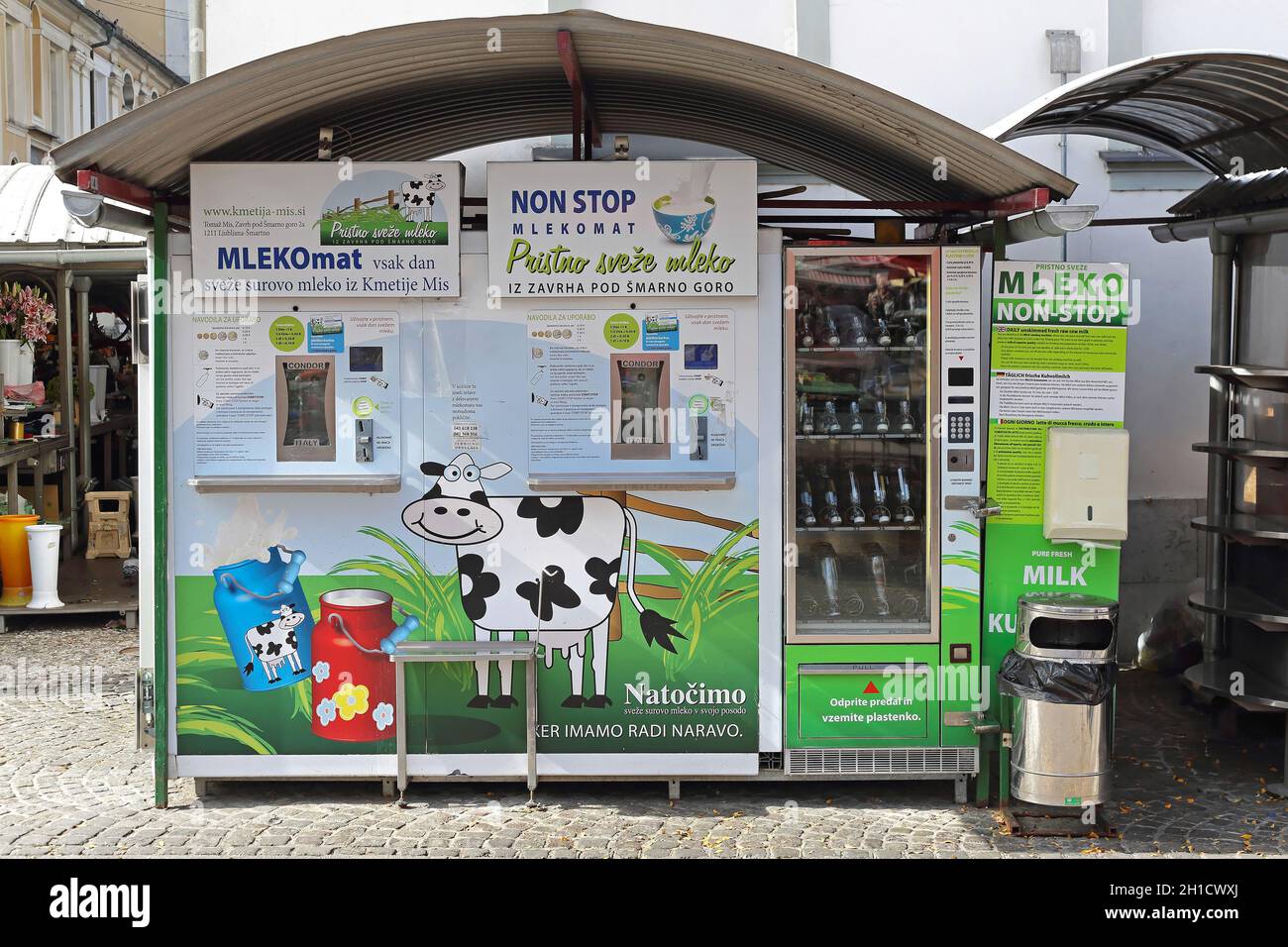 Máquina expendedora de leche cruda fotografías e imágenes de alta  resolución - Alamy
