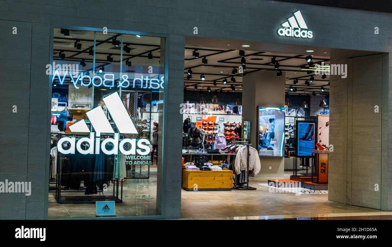 Adidas Store Front Fotos e Imágenes de stock - Alamy
