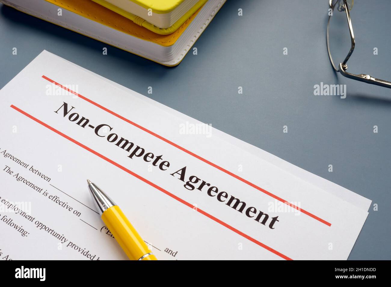 Acuerdo de no competencia NCA en la oficina. Foto de stock