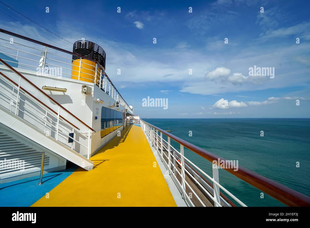 Vista panorámica desde la cubierta superior del crucero. Foto de stock