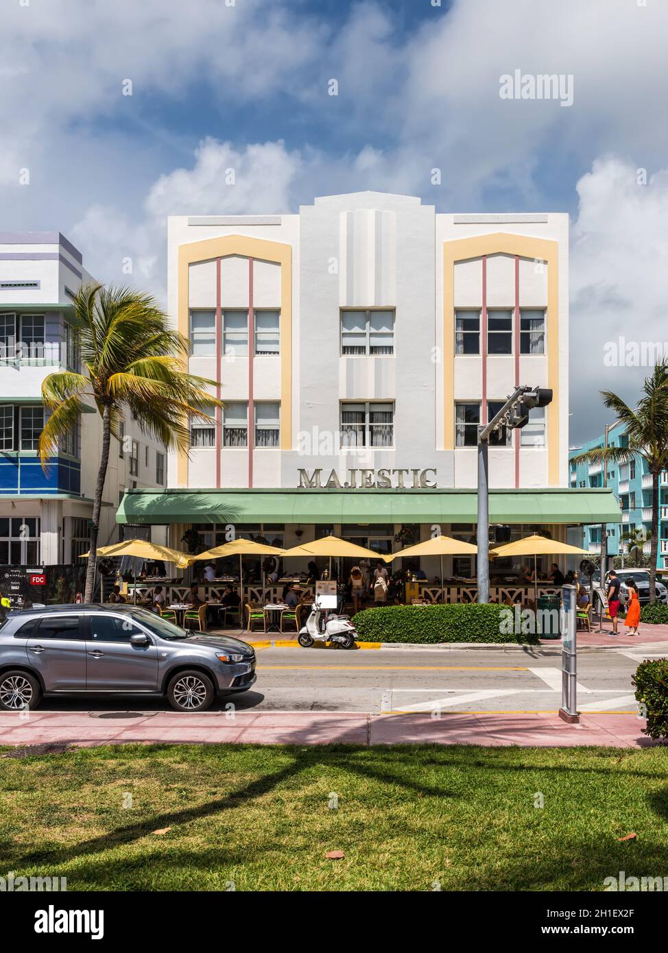 Miami, FL, EEUU - Abril 19, 2019: El majestuoso hotel de South Beach, en el histórico distrito Art Deco de Miami con los hoteles, cafés y restaurantes en oceaní Foto de stock