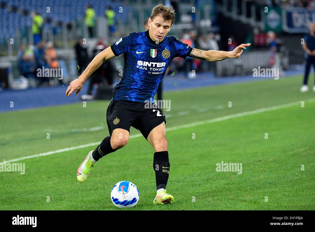 Nicolo Barella del FC Internazionale en acción durante la Serie A partido de fútbol entre SS Lazio y el FC Internazionale en el estadio Olimpico de Roma (Italia), 16th de octubre de 2021. Foto Andrea Staccioli / Insidefoto Foto de stock