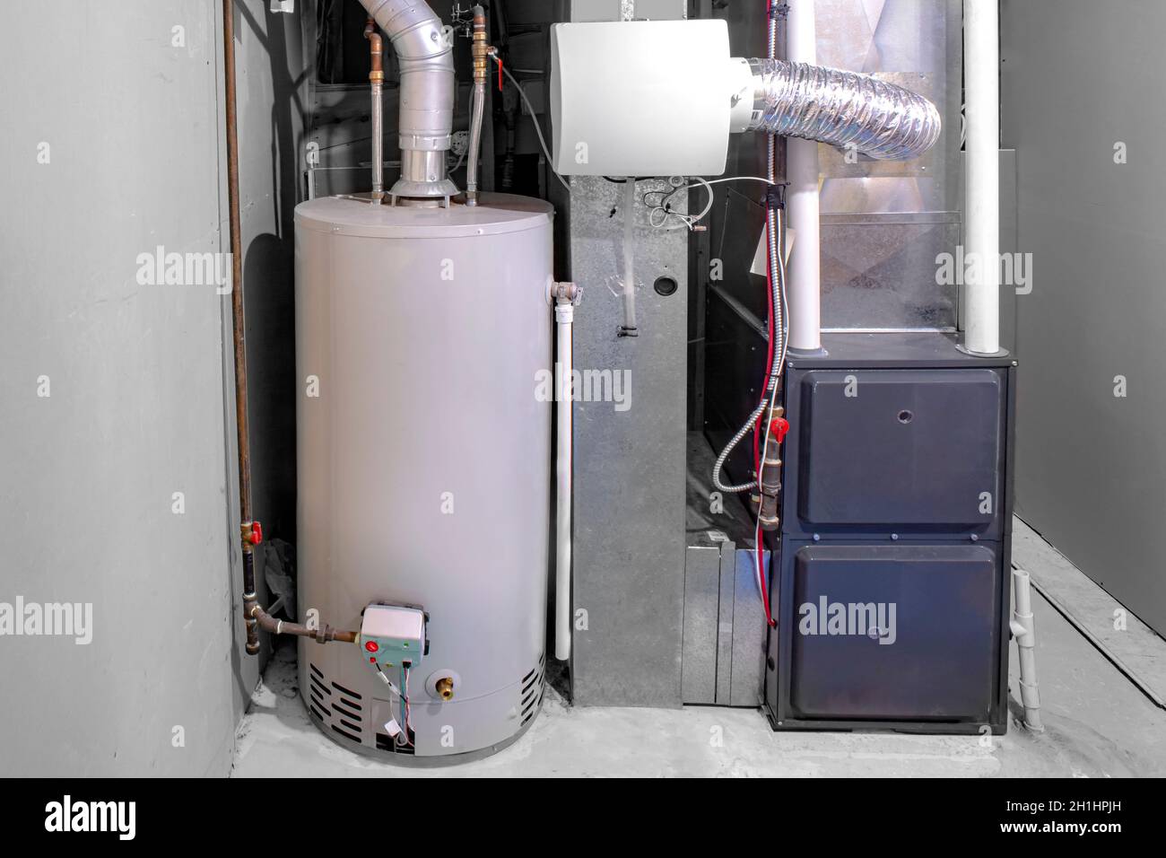 Un hogar de alta eficiencia horno con un calentador de de gas residencial y Fotografía de - Alamy