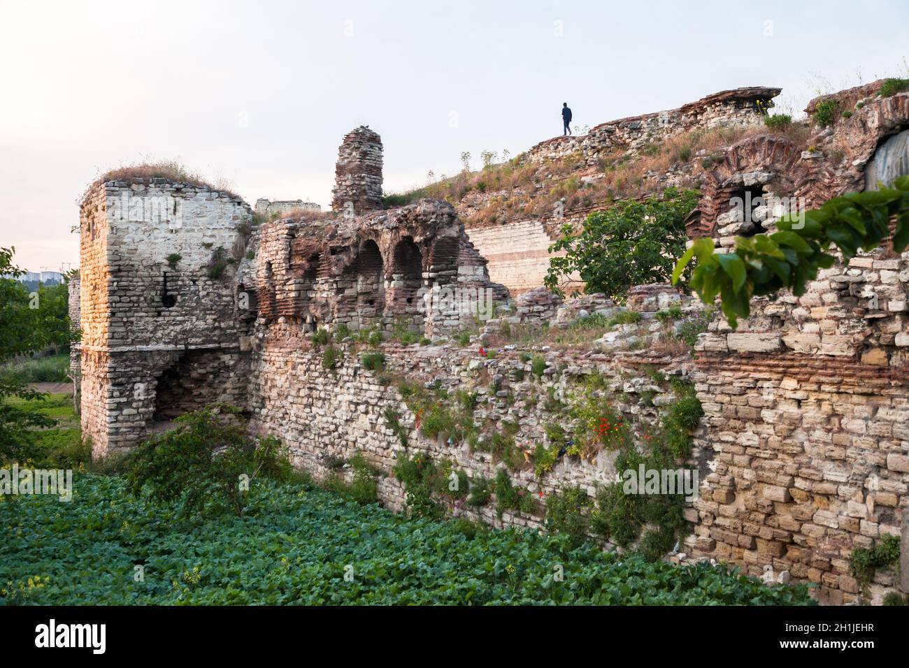 Estambul, Turquía - 015-11-2017 : Vista de las murallas históricas de Estambul Foto de stock
