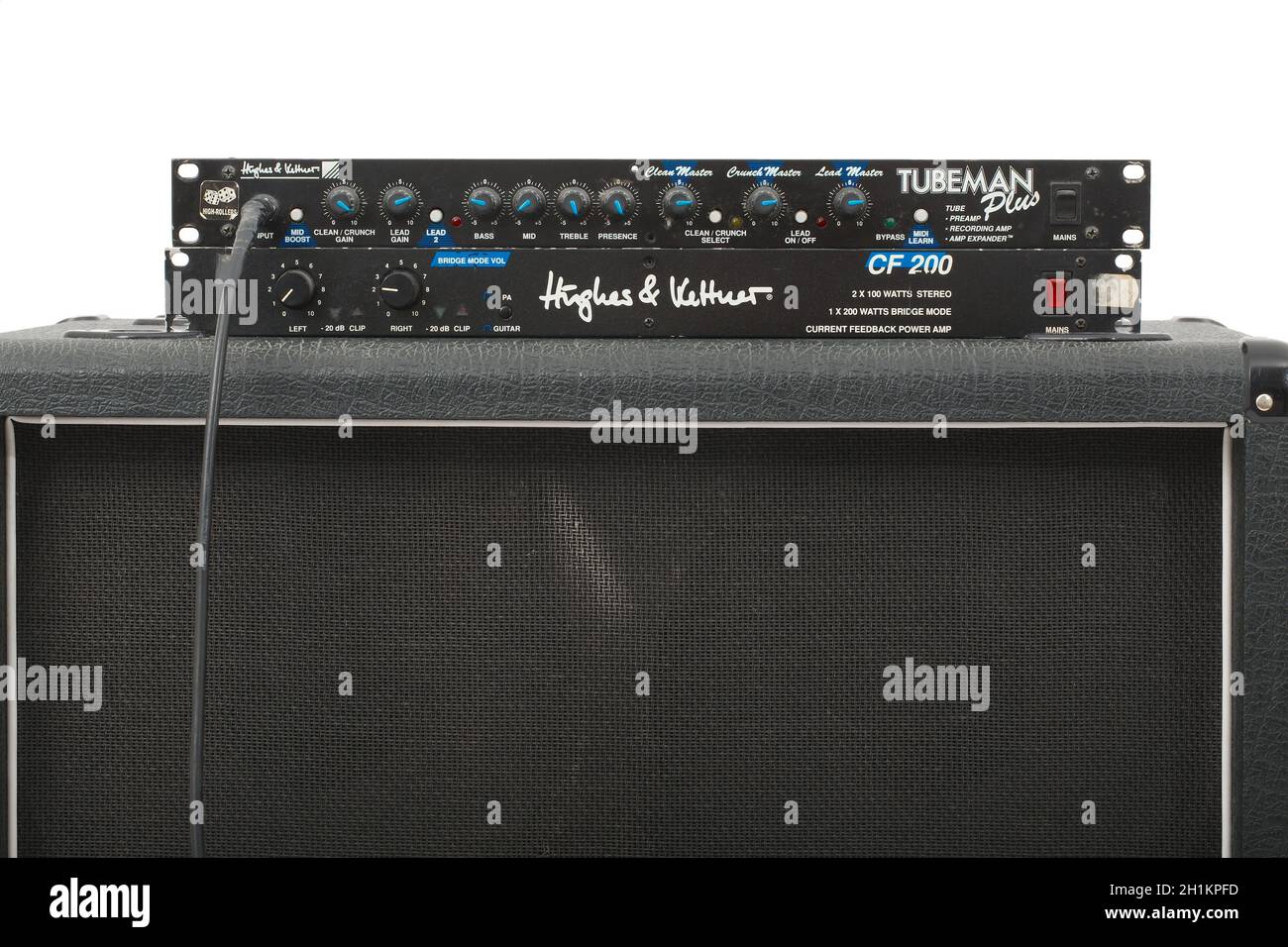 Budapest, Hungría - Circa 2020: Equipo de amplificador de guitarra, Hughes  y Kettner Tubeman Plus proamp, CF200 amplificadores de potencia en la parte  superior de un armario Marshall 4x12, instr Fotografía de