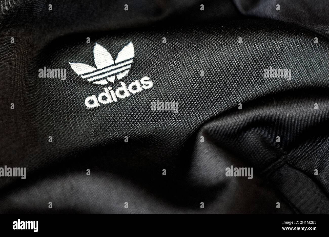 Chándal adidas fotografías e imágenes de alta resolución - Alamy