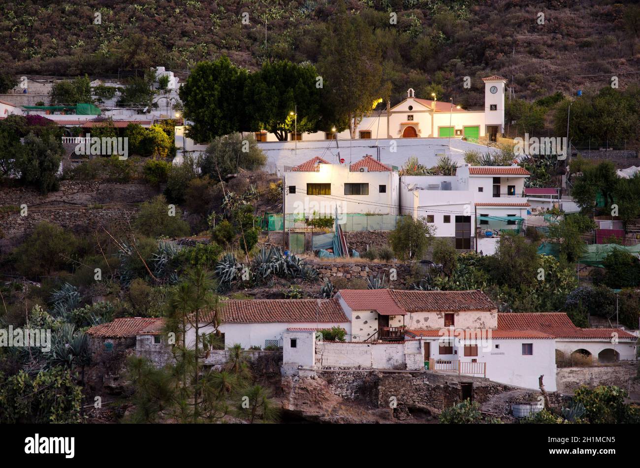 Iglesia y las casas de la aldea Juncal al amanecer. El Parque Rural Nublo.  Tejeda. Gran Canaria. Islas Canarias. España Fotografía de stock - Alamy