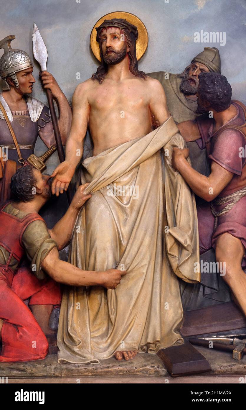 10 estaciones de la cruz, Jesús es despojado de sus vestiduras, la Basílica del Sagrado Corazón