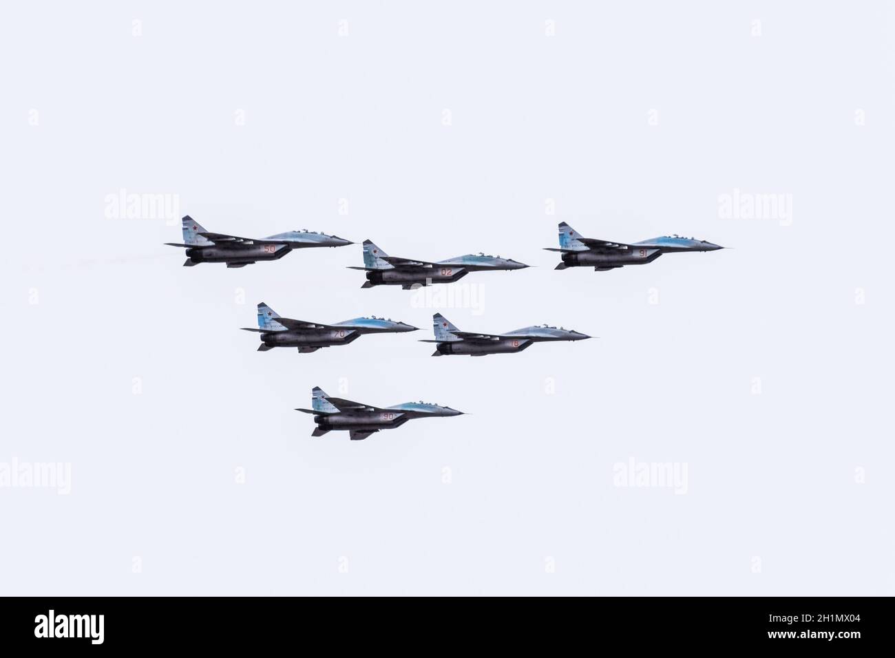 Región de Krasnodar, Rusia Febrero 23, 2017 Air Show en el cielo