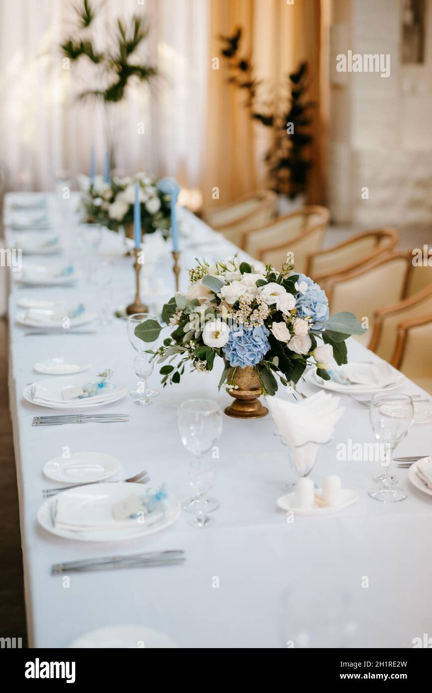 la nieve Hierbas uno Salón de banquetes para bodas, salón para banquetes, decoración decoración  atmosférica Fotografía de stock - Alamy