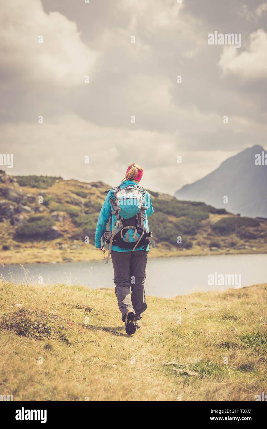 Ropa de trekking fotografías e imágenes de alta resolución - Alamy
