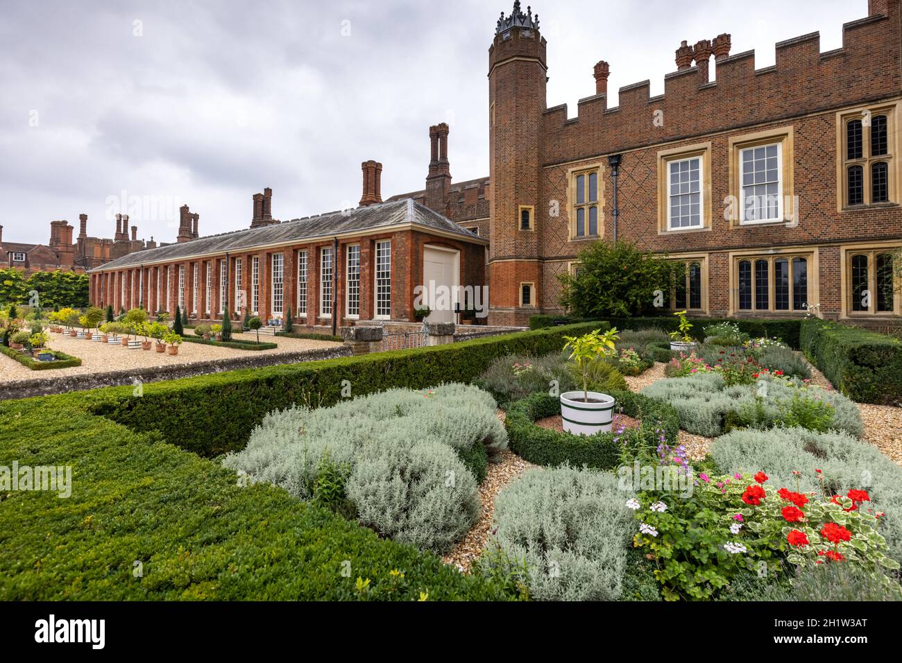 El jardín y terraza del invernadero inferior, el palacio de Hampton Court, Surrey, al oeste de Londres. Foto de stock