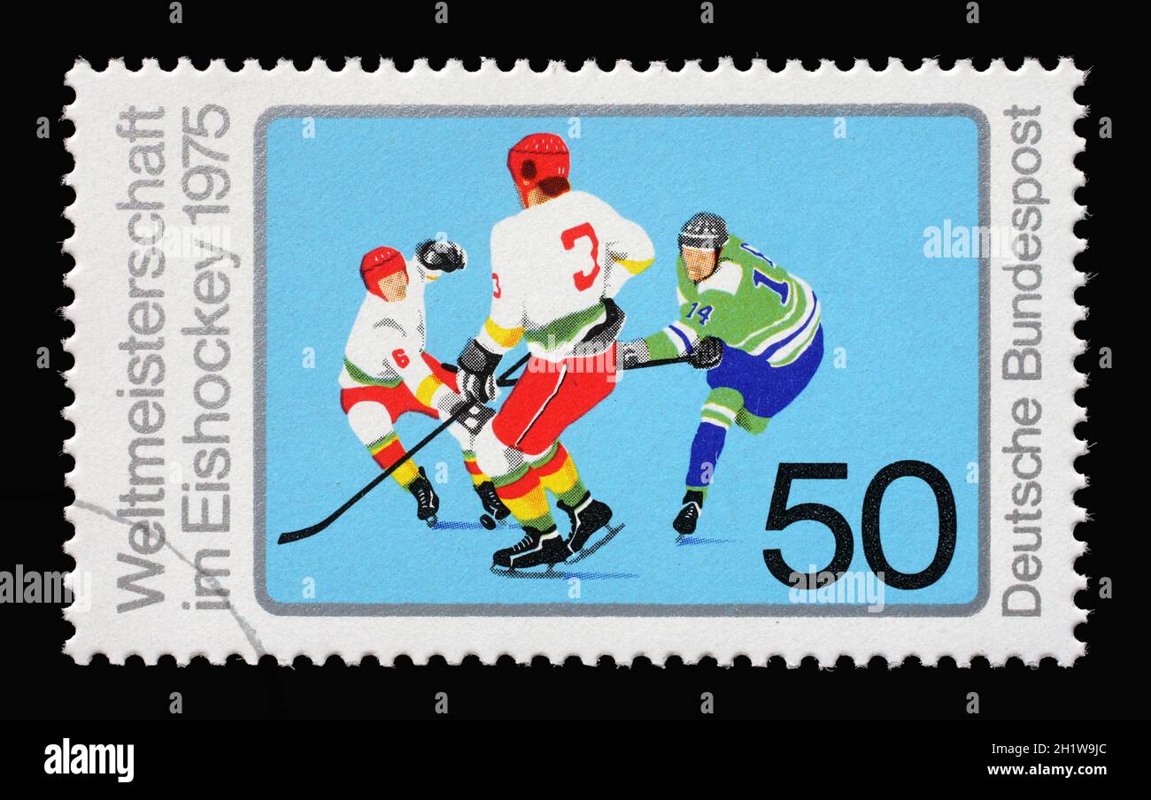 Un sello impreso en Alemania muestra hockey sobre hielo, Campeonato Mundial 1975 en Munich y Dusseldorf, alrededor de 1975 Foto de stock