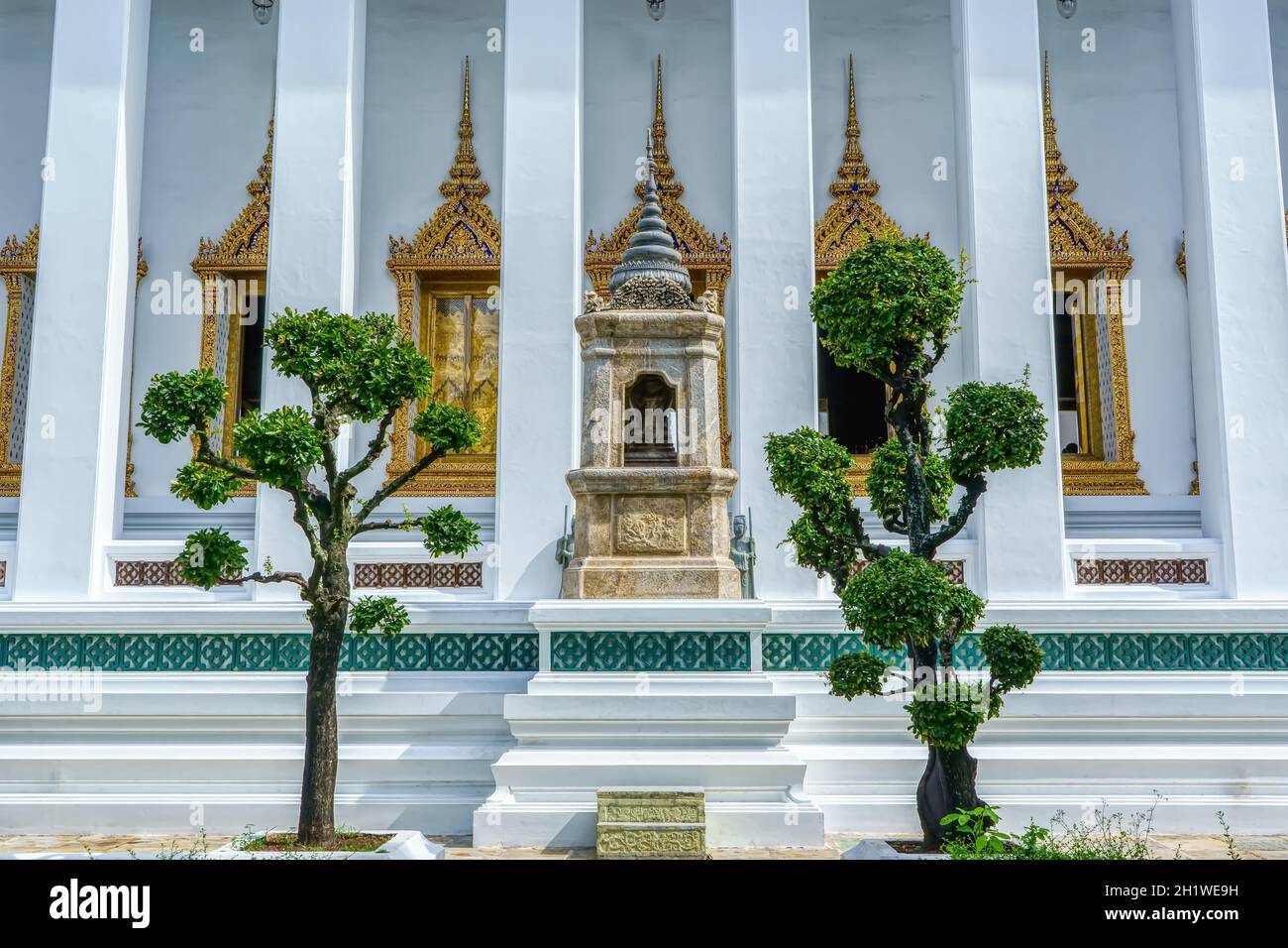 Un hito de Wat Suthat Thepwararam en Bangkok, Tailandia. Un lugar donde cada uno en cada religión pueden ser vistos. Foto de stock