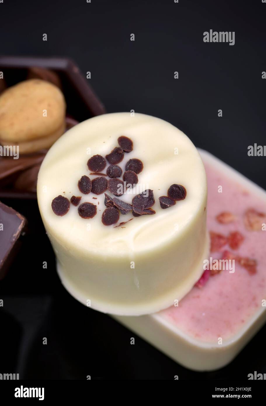 Chocolates redondos fotografías e imágenes de alta resolución Alamy