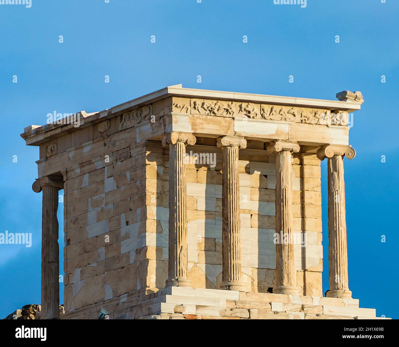 Famoso templo de athena nike en el sitio de la acrópolis, Atenas, Grecia  Fotografía de stock - Alamy