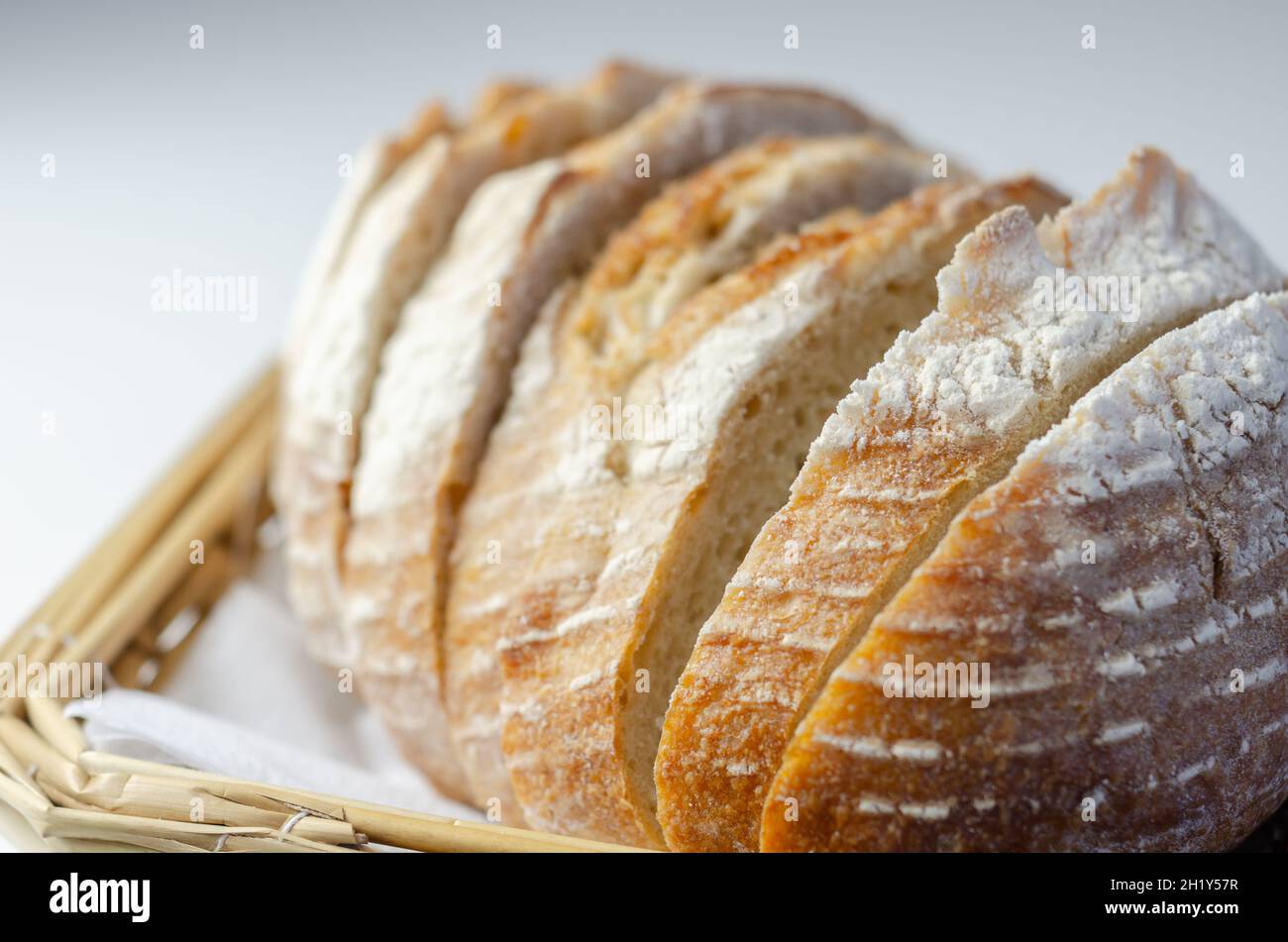 Mazorda de pan artesanal sin gluten, horneado casero de delicioso pan  redondo y horneado fresco Fotografía de stock - Alamy