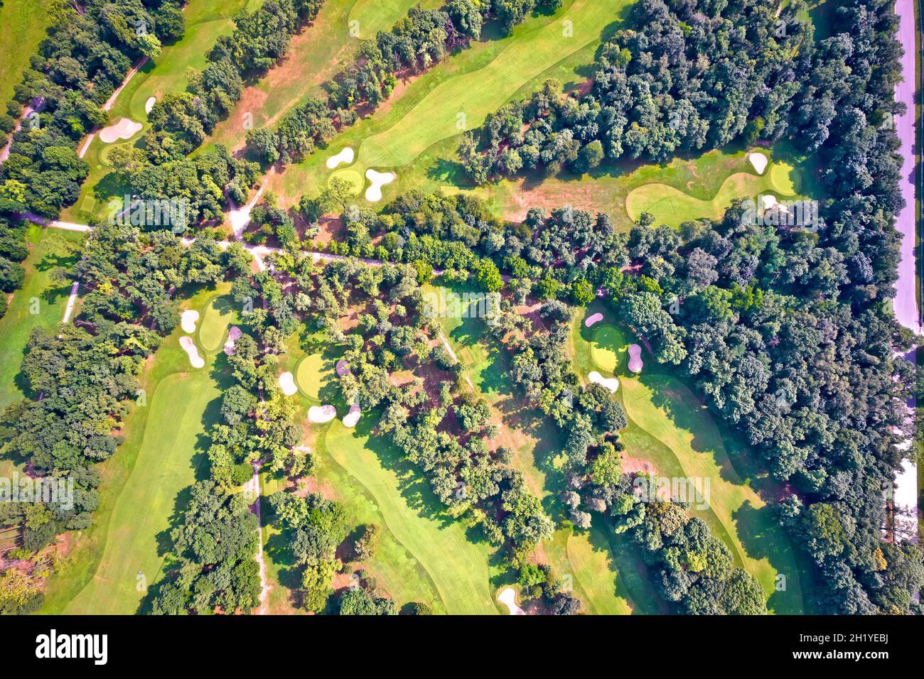 Campo de golf con vistas aéreas a Monza, región de Lombardía en Italia Foto de stock