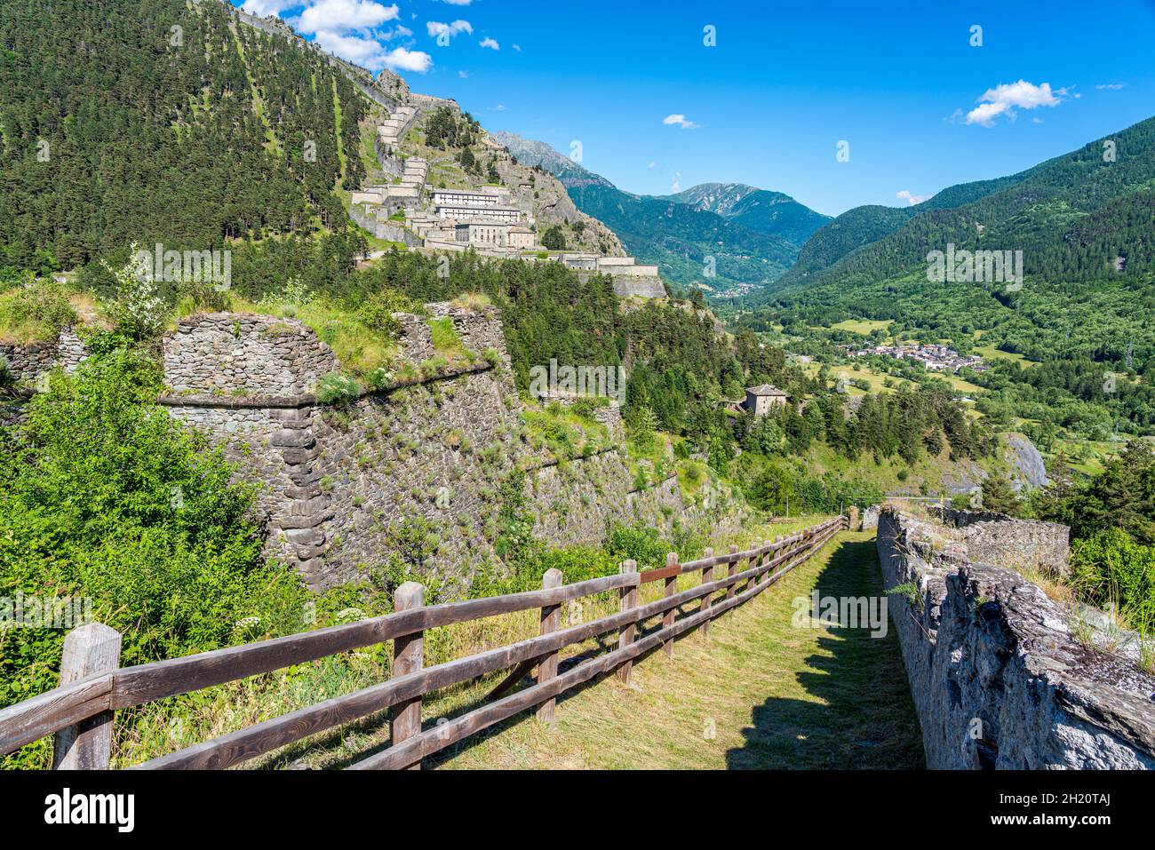 Vista panorámica de la antigua fortaleza de Fenestrelle (Forte di