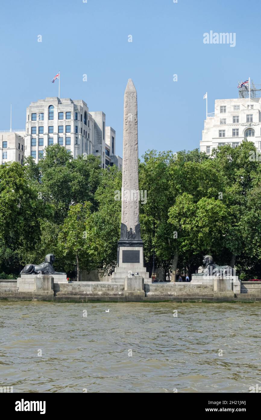 Cleopatra's Needle Granite Obelisco egipcio en el río Támesis, Londres  Inglaterra Reino Unido Reino Unido Fotografía de stock - Alamy